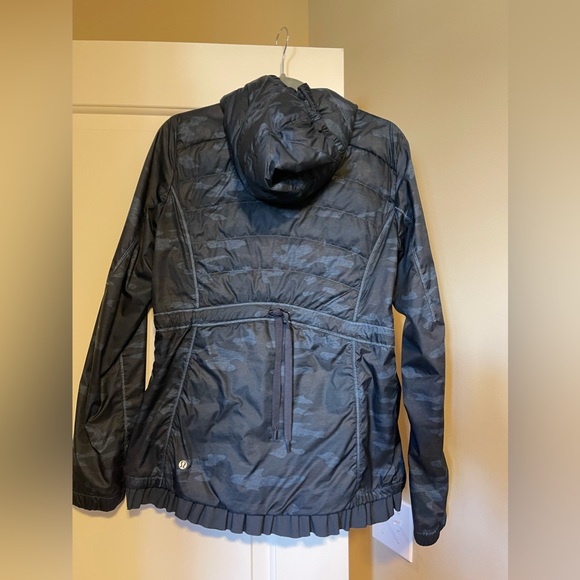 Lululemon Camo Navy Spring Run Jacket w/ Rose Gold Zipper - Sz 8 - Picture 4 of 4